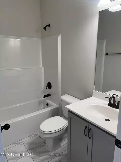 Bath - 885 Collie Dr, Hernando, MS 38632 photo 4 of 4