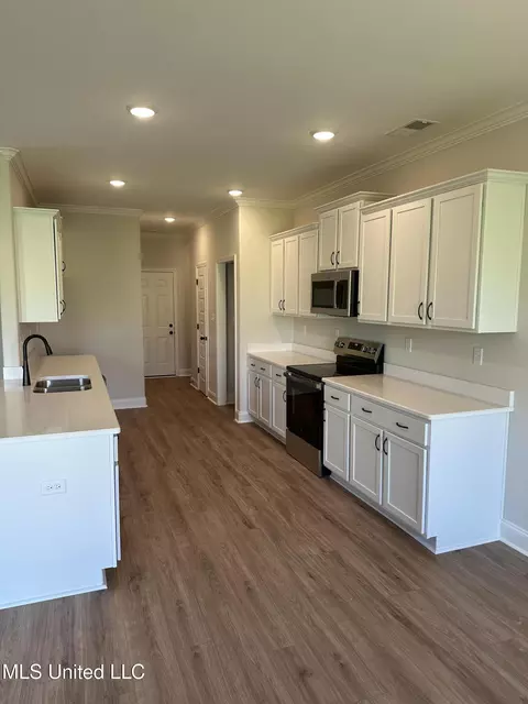 Kitchen - 885 Collie Dr, Hernando, MS 38632 photo 1 of 6