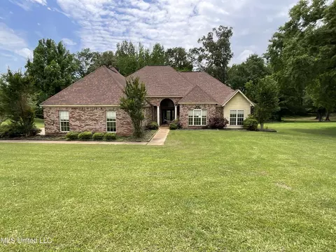 221 Pearlie Owens Dr, Jackson, MS 39212