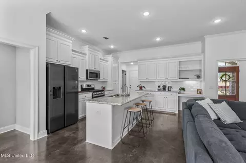 Kitchen - 123 Bailey Cv, Canton, MS 39046 photo 4 of 5