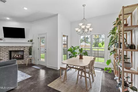 Dining - 123 Bailey Cv, Canton, MS 39046 photo 1 of 3