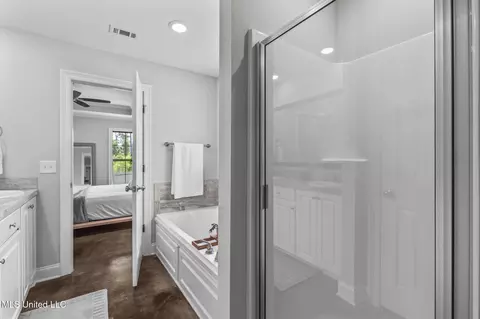Bath - 123 Bailey Cv, Canton, MS 39046 photo 2 of 5