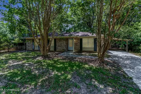 3217 N 2nd St, Ocean Springs, MS 39564