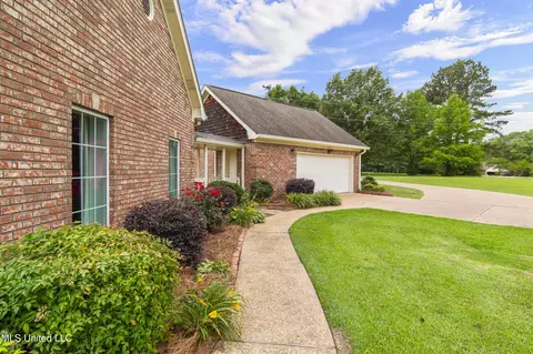 Exterior - 123 Munich Dr, Madison, MS 39110 photo 10 of 27