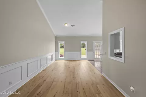Living - 123 Munich Dr, Madison, MS 39110 photo 2 of 11