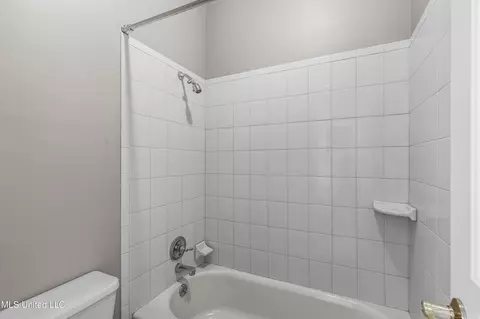 Bath - 123 Munich Dr, Madison, MS 39110 photo 2 of 2