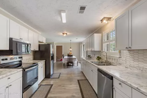 3590 Shady Oaks Dr, Olive Branch, MS 38654