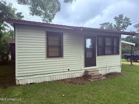 518 Jones St, New Hebron, MS 39140