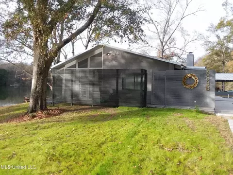 683 Cedar Hill Rd # B, Flora, MS 39071