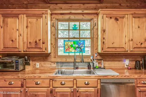 Kitchen - 106 Mcwilliams Dr, Terry, MS 39170 photo 5 of 7