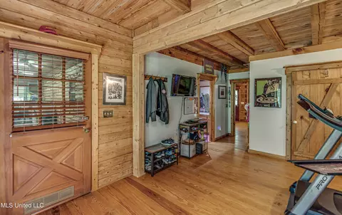 Entry Way - 106 Mcwilliams Dr, Terry, MS 39170 photo 2 of 3