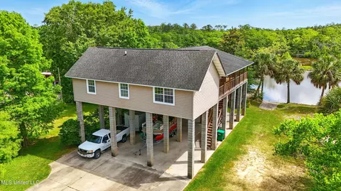 10264 Riverroad Dr, Gulfport, MS 39503