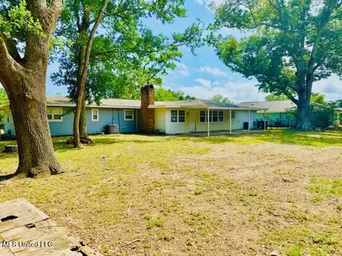 318 E 4th St, Long Beach, MS 39560 photo 3