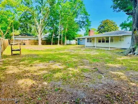 318 E 4th St, Long Beach, MS 39560 photo 4