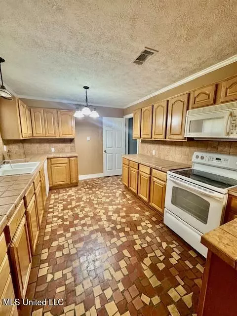 318 E 4th St, Long Beach, MS 39560 photo 7