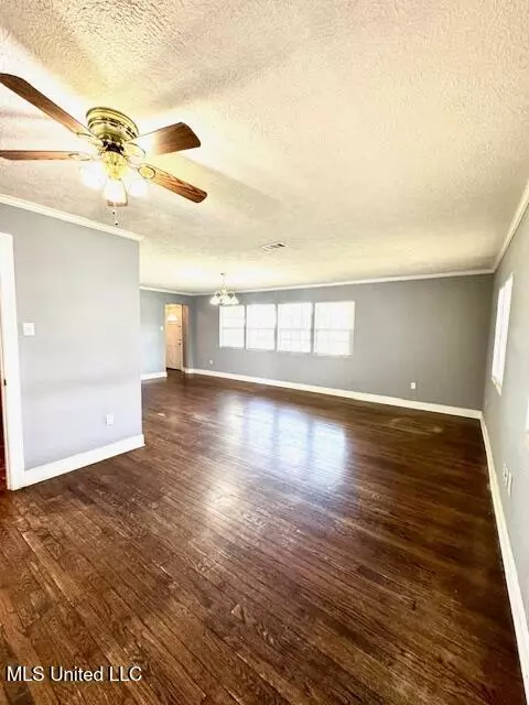 318 E 4th St, Long Beach, MS 39560 photo 6