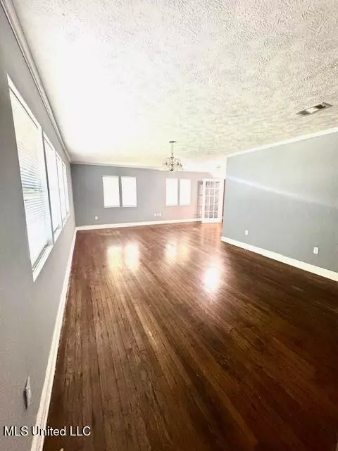 318 E 4th St, Long Beach, MS 39560 photo 5