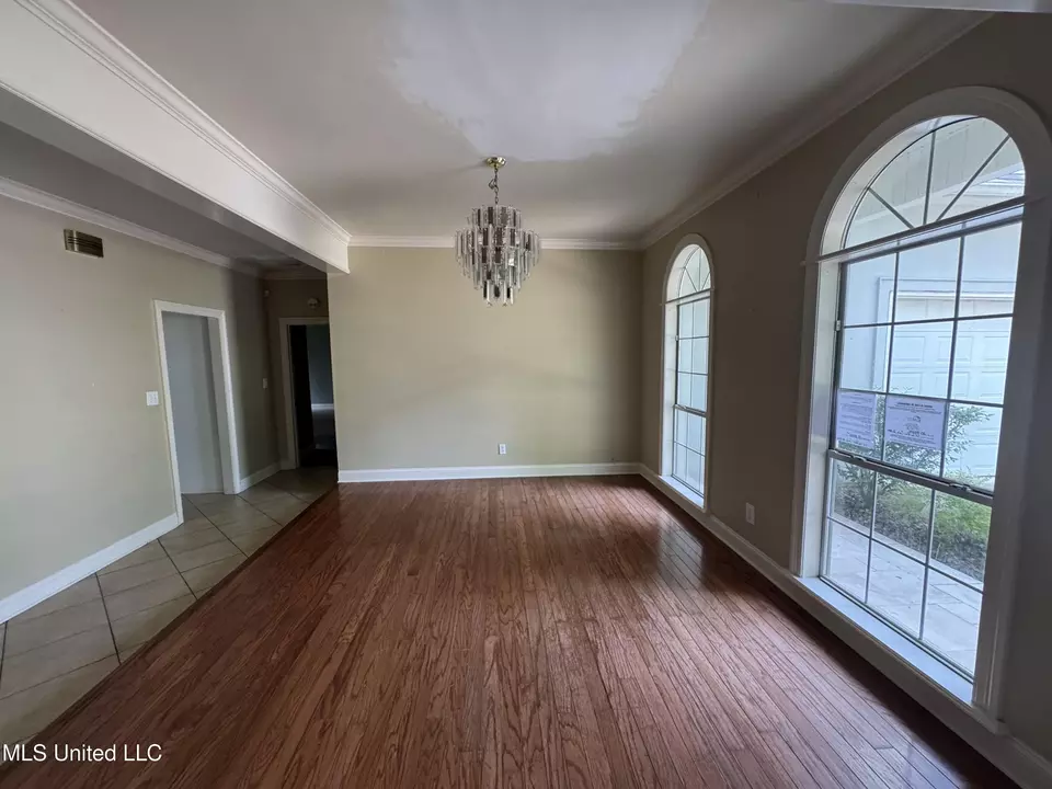 Living - 314 Fox Holw, Canton, MS 39046 photo 2 of 2