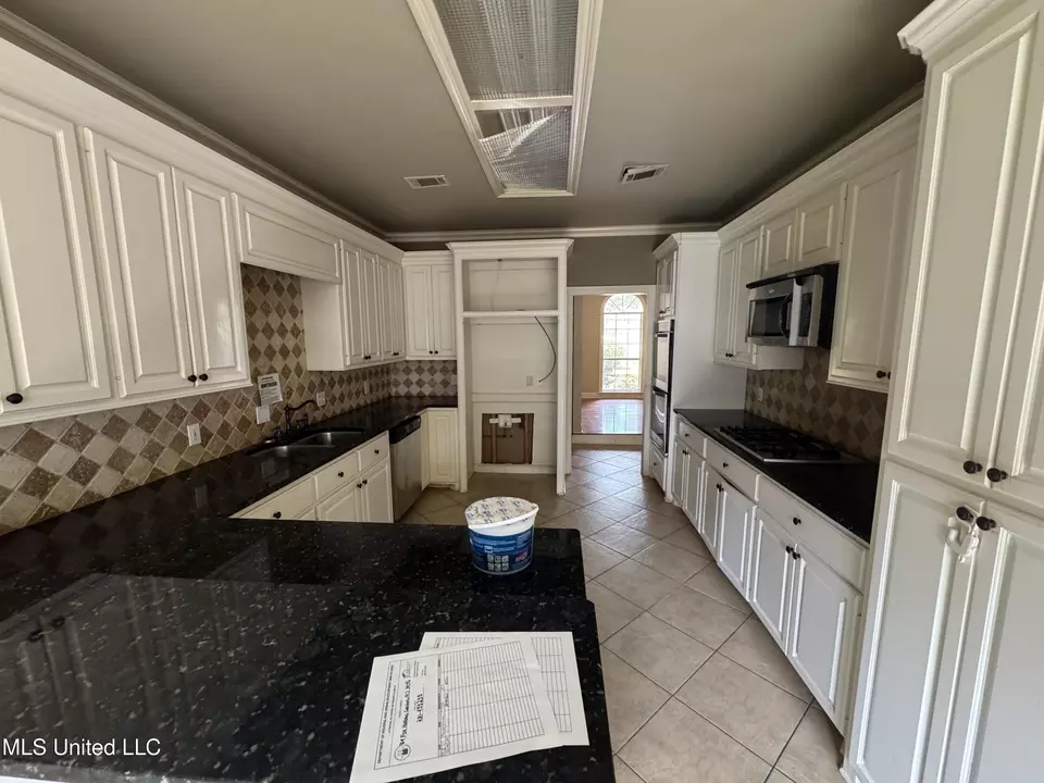 Kitchen - 314 Fox Holw, Canton, MS 39046 photo 1 of 1
