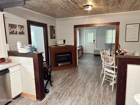 90 Holmes St, Lucedale, MS 39452 photo 5