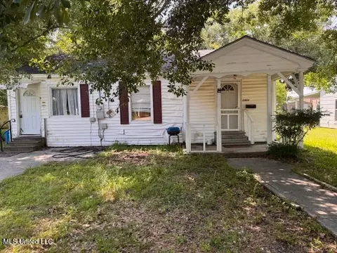 2403 10th St, Pascagoula, MS 39567