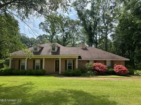 813 Eagles Nest Dr, Byram, MS 39272