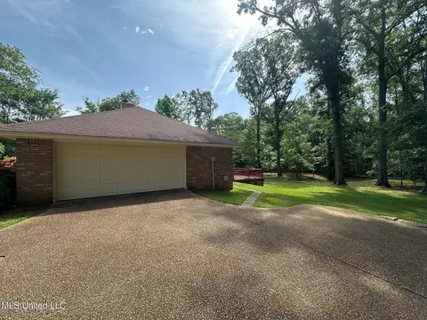 813 Eagles Nest Dr, Byram, MS 39272 photo 2