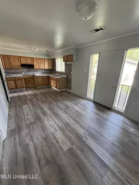 729 Kerry St, Greenville, MS 38703 photo 4