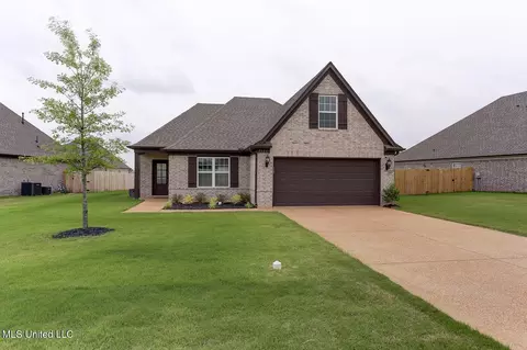2561 Dela Dr, Southaven, MS 38672