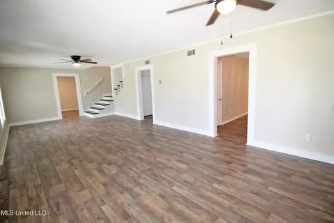 6212 Grierson St, Moss Point, MS 39563 photo 2