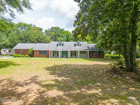 7500 Davenport Ln, Ocean Springs, MS 39564