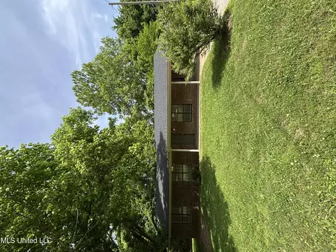 578 Robbindale Ln, Holly Springs, MS 38635