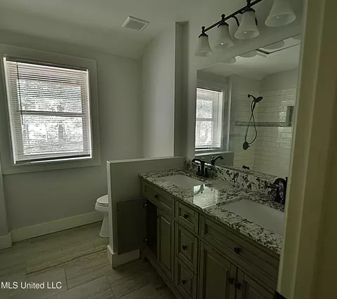 Bath - 3490 Sherrod Rd, Nesbit, MS 38651 photo 4 of 4