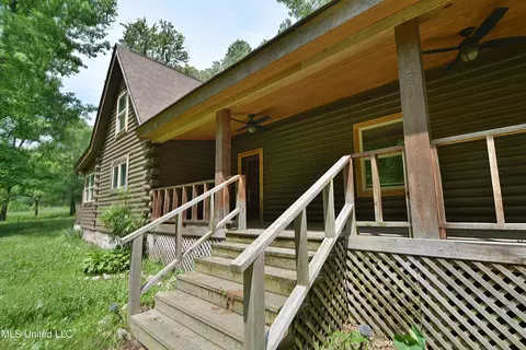 Exterior - 3490 Sherrod Rd, Nesbit, MS 38651 photo 4 of 13