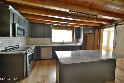 Kitchen - 3490 Sherrod Rd, Nesbit, MS 38651 photo 1 of 2