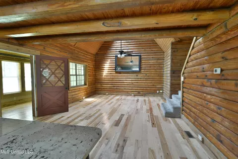 Living - 3490 Sherrod Rd, Nesbit, MS 38651 photo 1 of 1