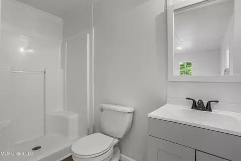 Bath - 114 Olson Ave, Long Beach, MS 39560 photo 4 of 4