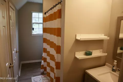 Bath - 5525 Belmont Rd, Hernando, MS 38632 photo 3 of 3