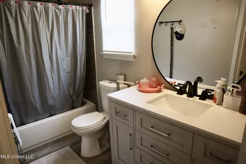 Bath - 5525 Belmont Rd, Hernando, MS 38632 photo 1 of 3