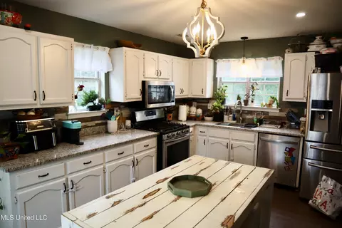 Kitchen - 5525 Belmont Rd, Hernando, MS 38632 photo 1 of 1