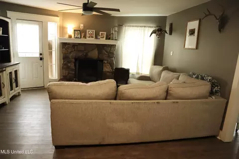 Living - 5525 Belmont Rd, Hernando, MS 38632 photo 1 of 1