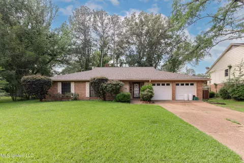 504 Hampton St, Clinton, MS 39056 photo 2