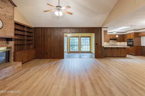504 Hampton St, Clinton, MS 39056 photo 7