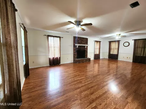 3850 E Plum Point Dr, Olive Branch, MS 38654 photo 3