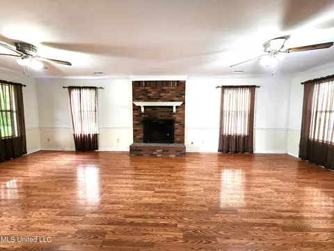 3850 E Plum Point Dr, Olive Branch, MS 38654 photo 5