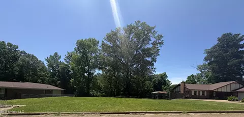 545 Greenmont Dr, Jackson, MS 39212