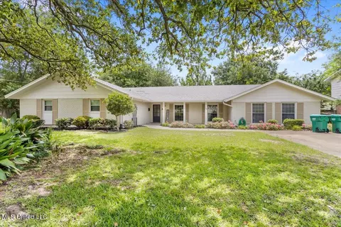 78 Bayou Cir, Gulfport, MS 39507
