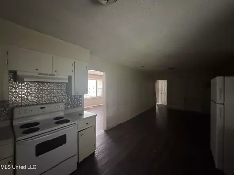 Entry Way - 1870 Wisteria Dr, Jackson, MS 39204 photo 1 of 2