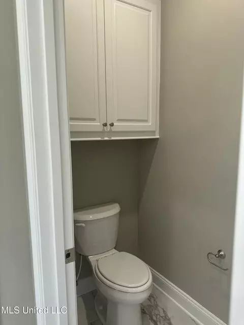 Bath - 448 Aurora Cir, Canton, MS 39046 photo 3 of 6