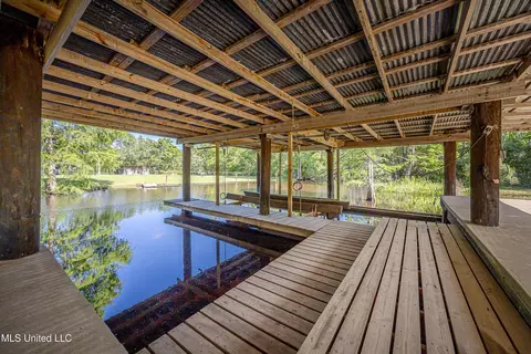 Exterior - 8113 Barron Rd, Moss Point, MS 39562 photo 2 of 32
